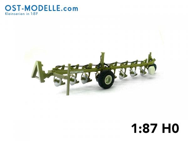 Aufsattelbeetpflug Fortschritt B550 Transportstellung siena